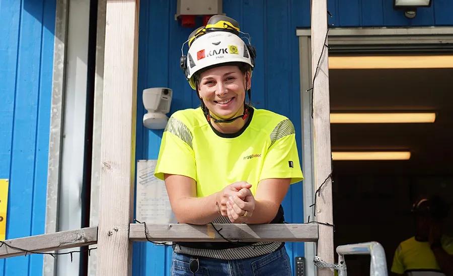 Kvinnlig medarbetare på ByggDialog