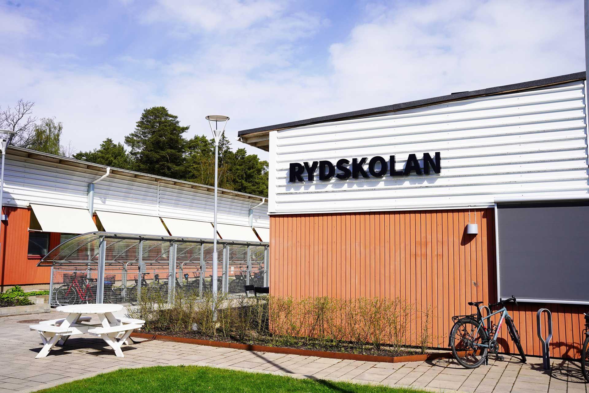 Rydskolan fasadskylt