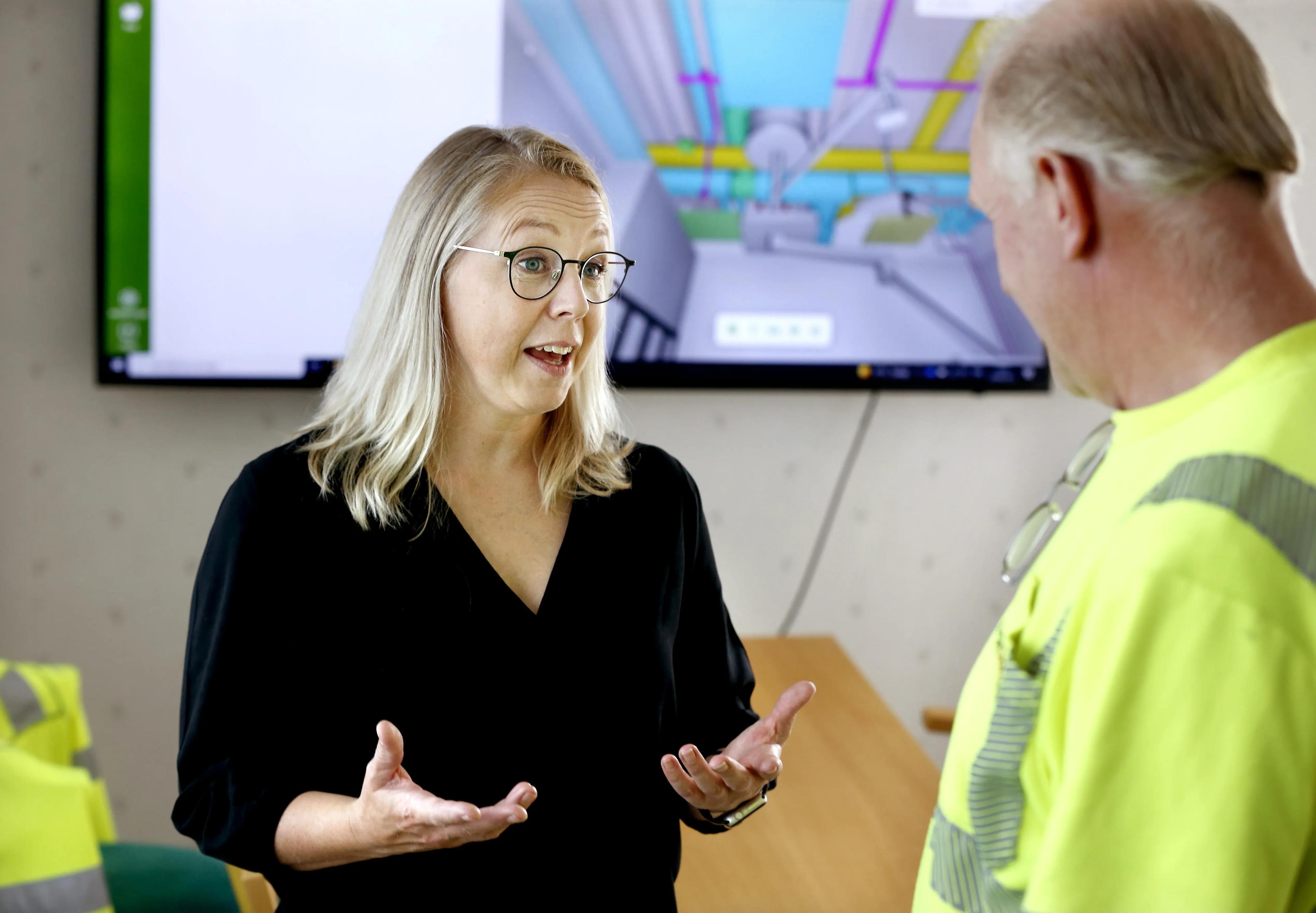 Kvinnlig och manlig medarbetare på ByggDialog